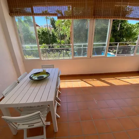 Magnífico Con Piscina En *